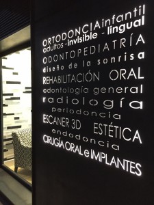 clinica-dental-foto00-rotulo